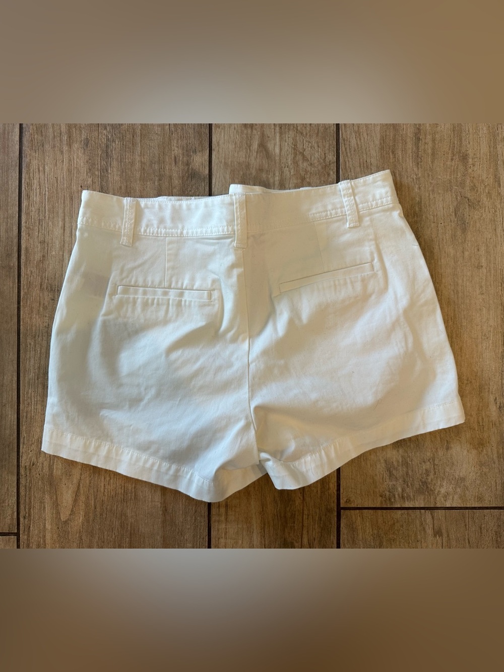 NWT Gap Women’s White City Short - Picture 2 of 2